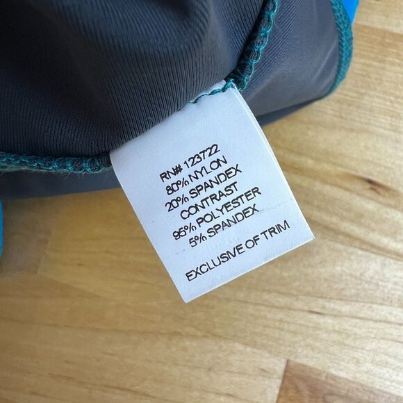 XiRENA Swim Short Sleeve Zip Front Rash Guard Swim Cover Size Small - Picture 4 of 6